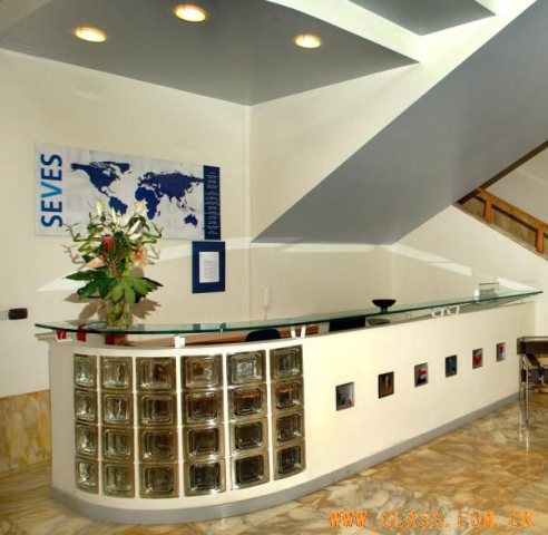 J . 法國維特興滬玻璃