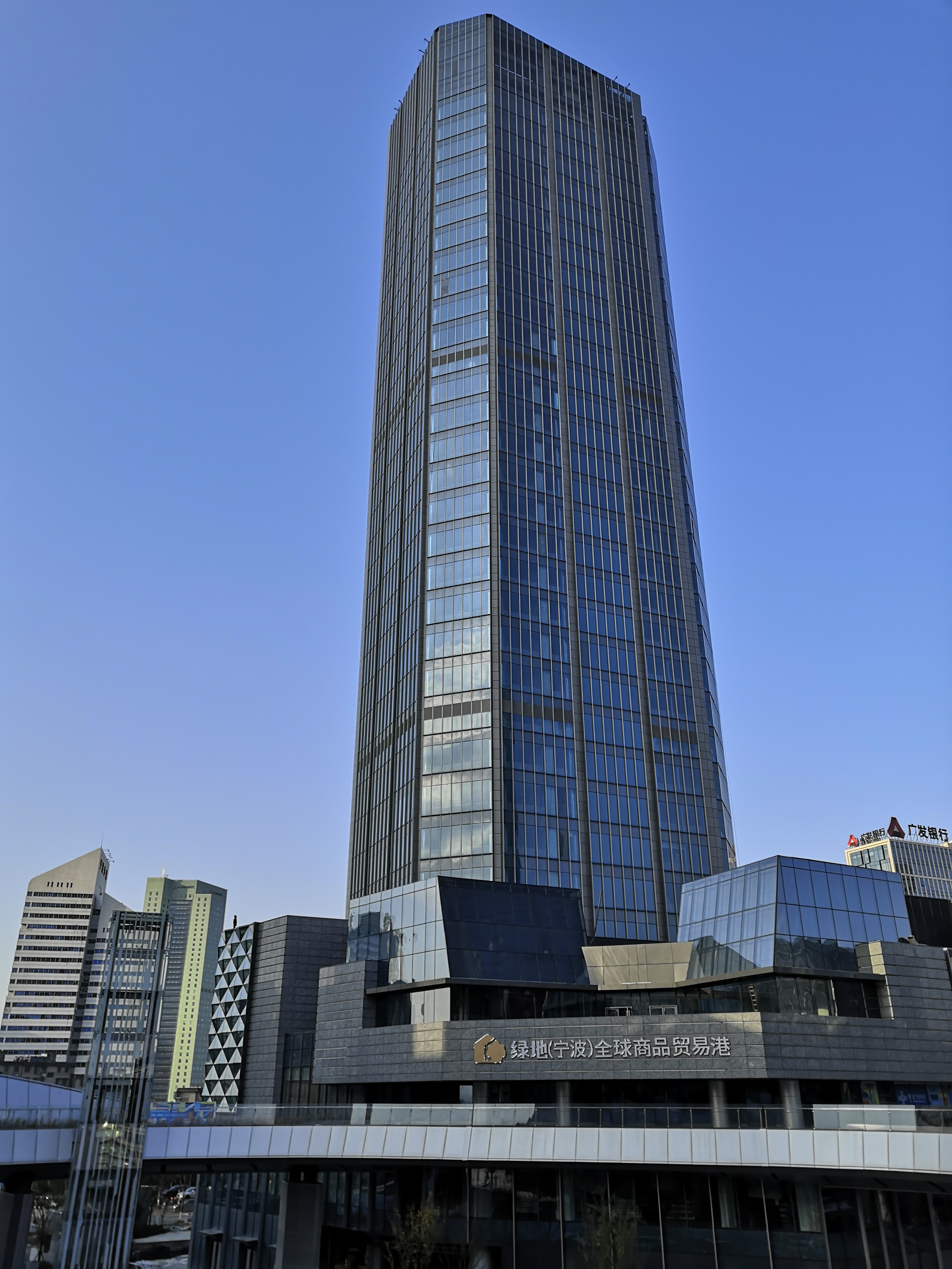 DS . 浙江寧波綠地全球商品貿易港